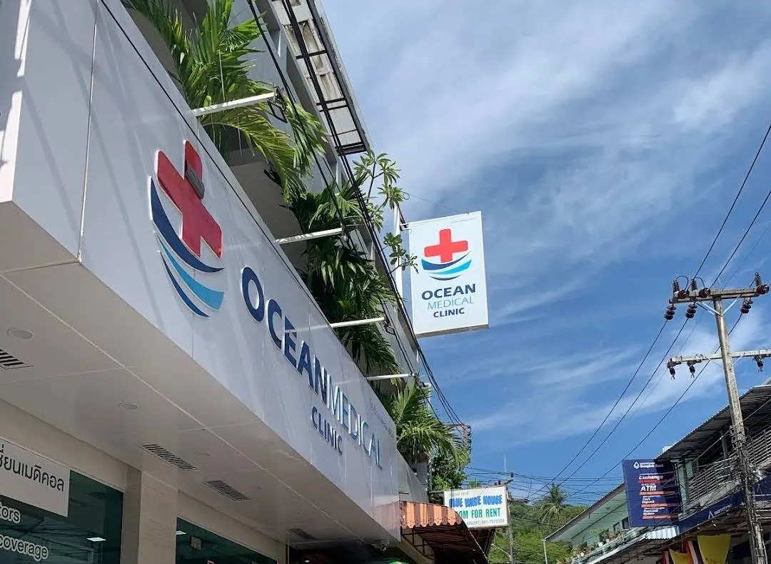 Ocean Medical Clinic Koh Tao on the Mae Haad street in daylight